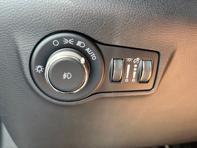 New 2026 Hydro Blue Pearlcoat Jeep Latitude image 35