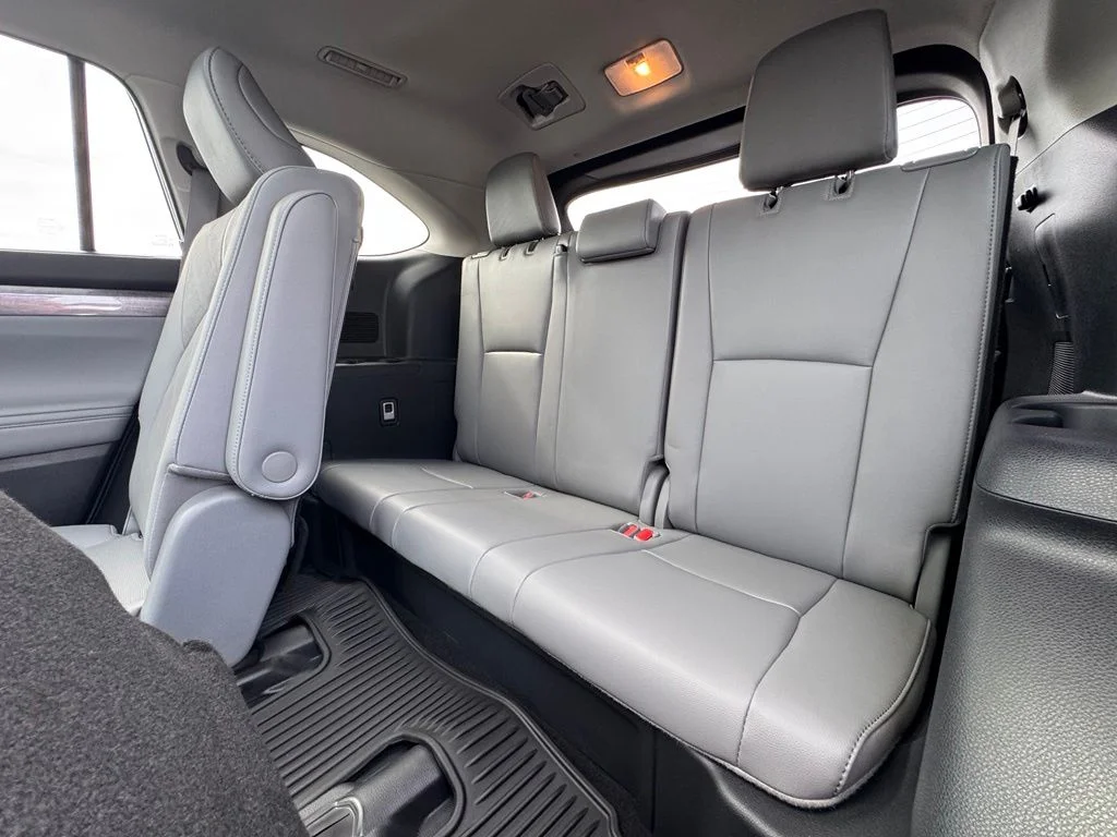 Used 2021  Toyota Platinum image 21
