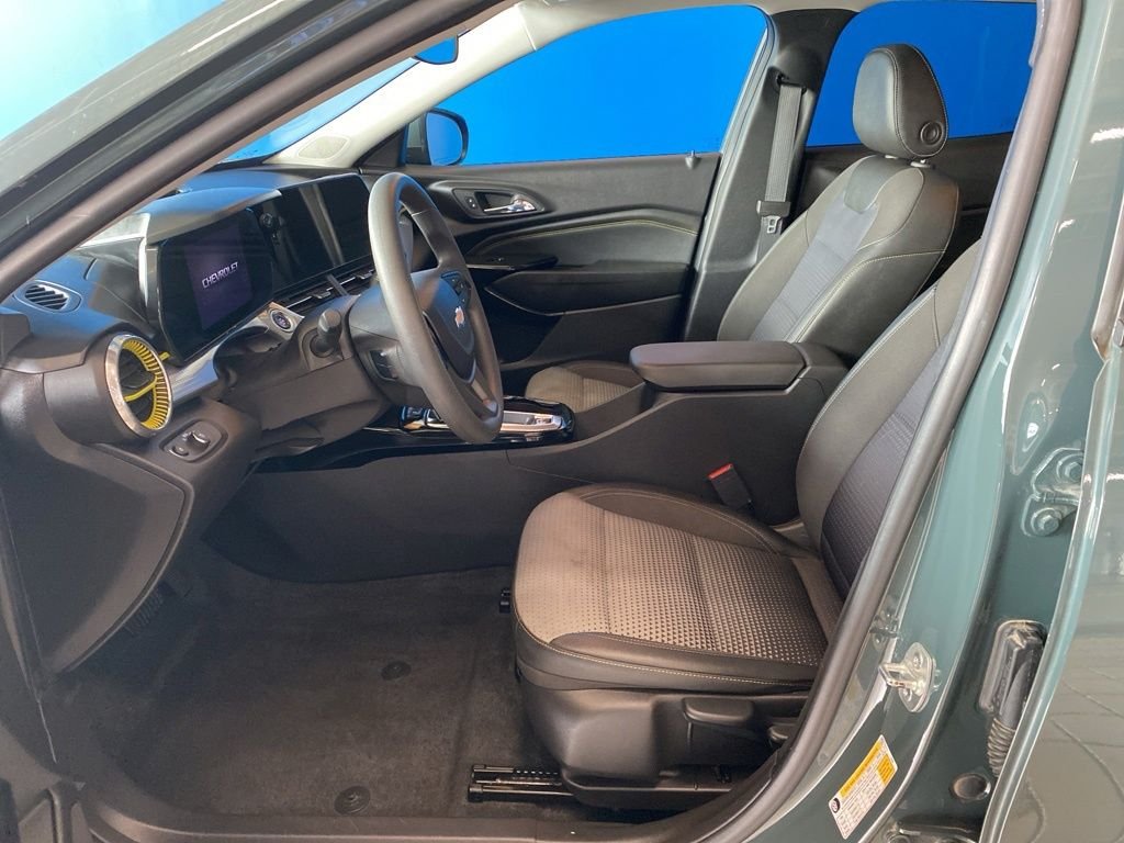 2025 Chevrolet Trax LT - Photo 10