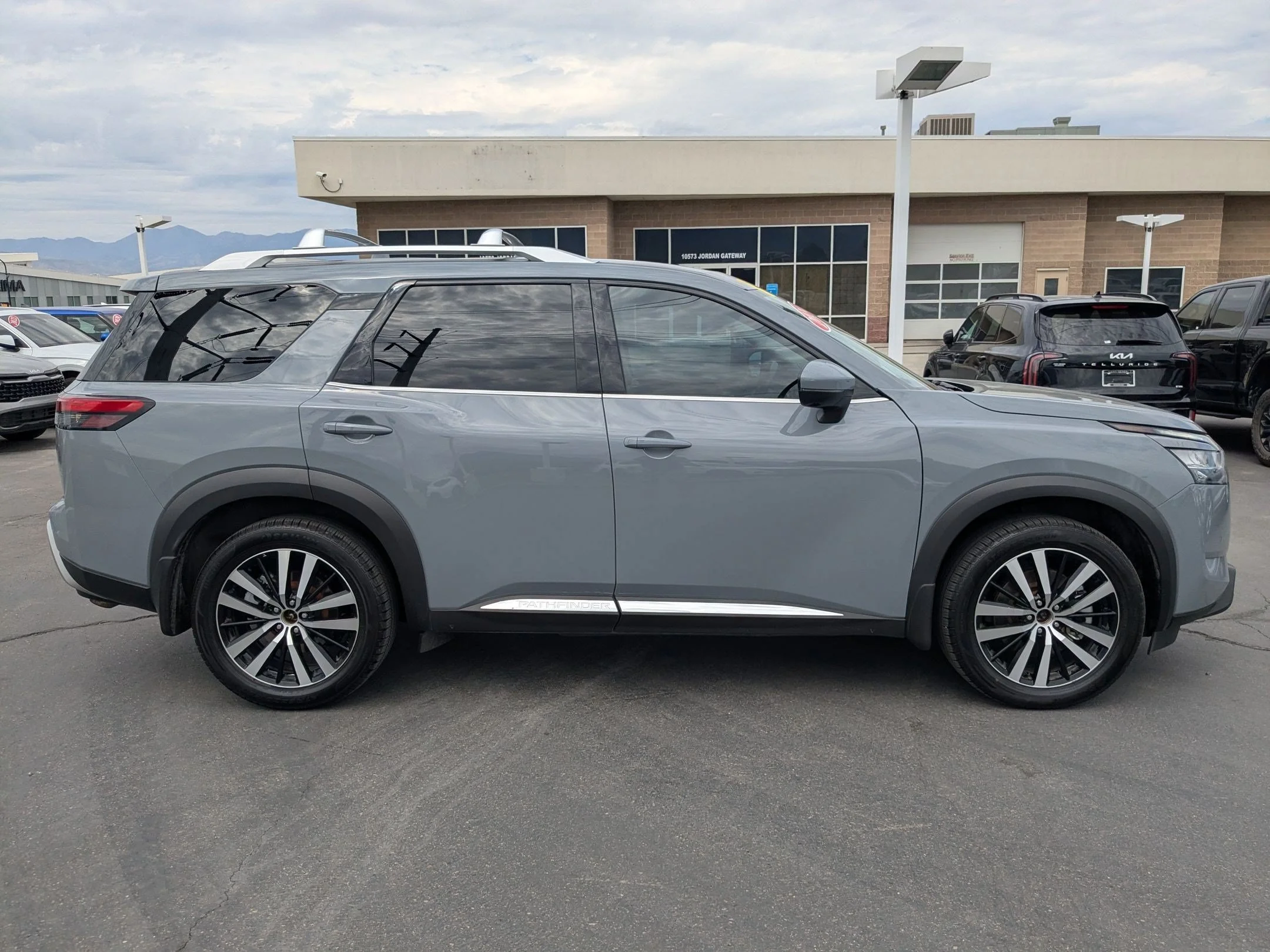 Used 2024 Boulder Gray Pearl Nissan Platinum image 6