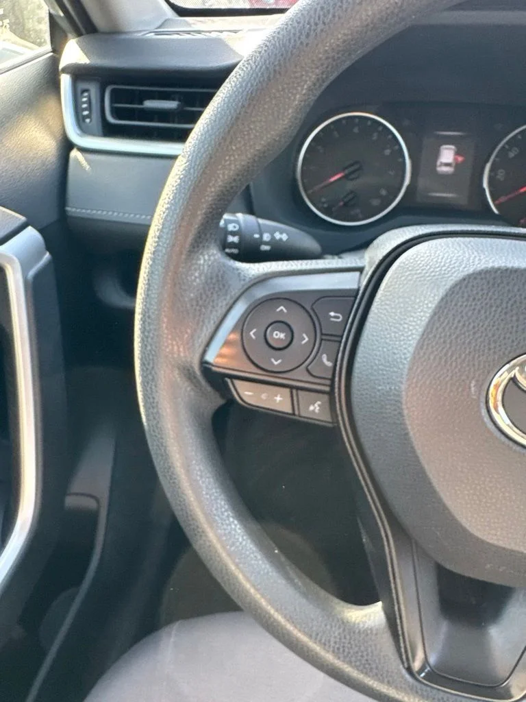 Used 2019  Toyota XLE image 13