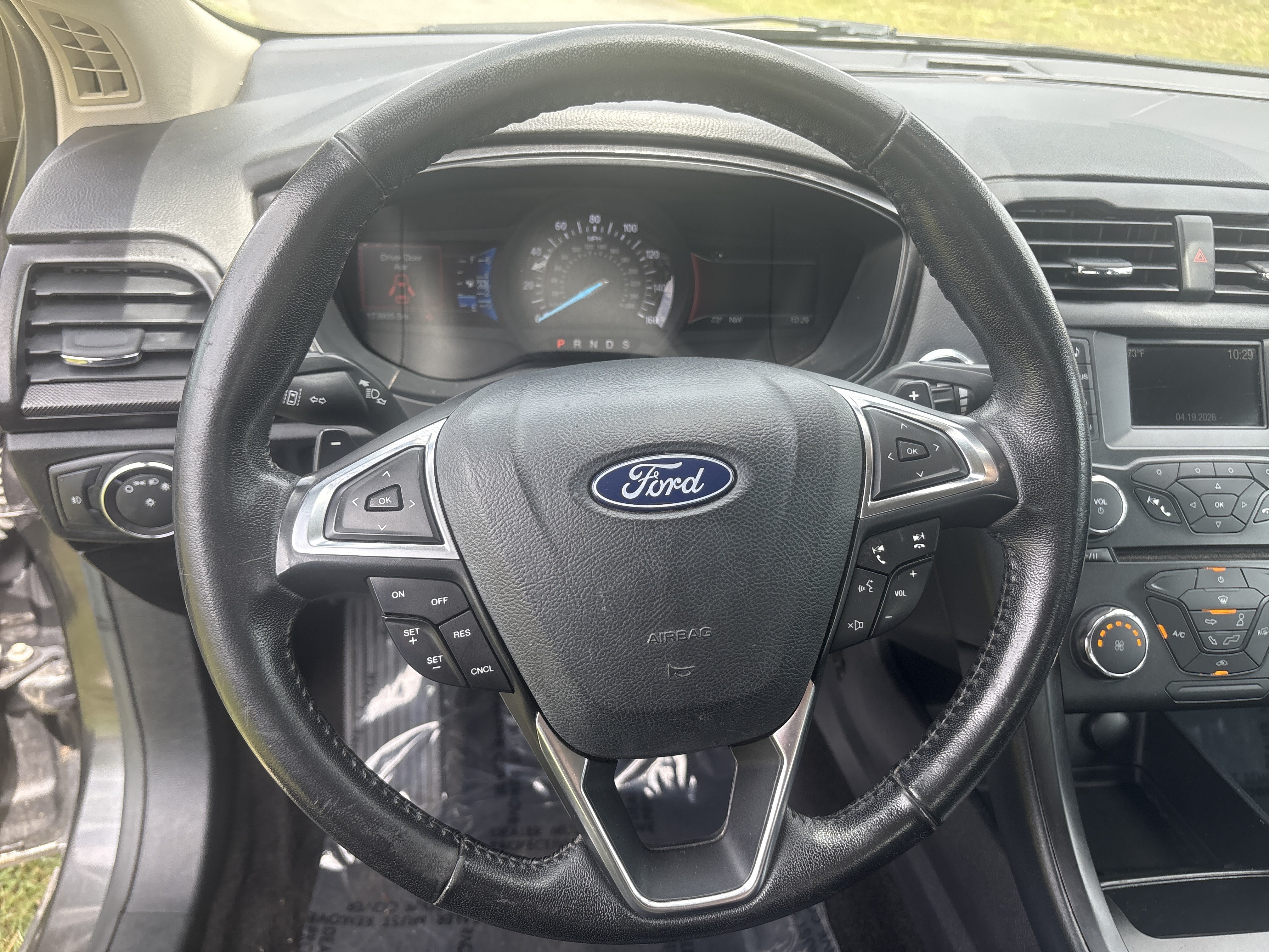 Used 2018 Magnetic Metallic Ford SE image 18