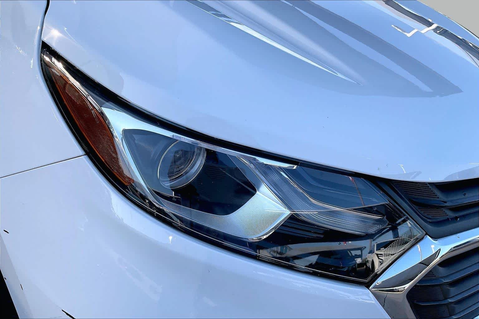 Used 2018 SUMMIT WHITE Chevrolet LS image 27