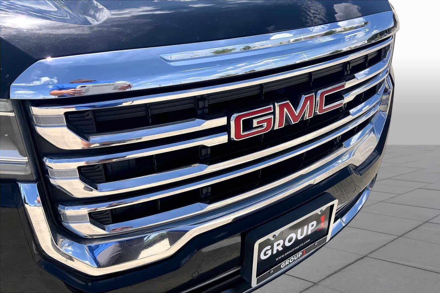 Used 2021 Ebony Twilight Metallic GMC SLT image 29