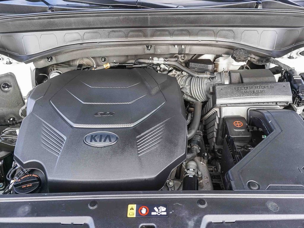 Used 2020 White Kia LX image 27