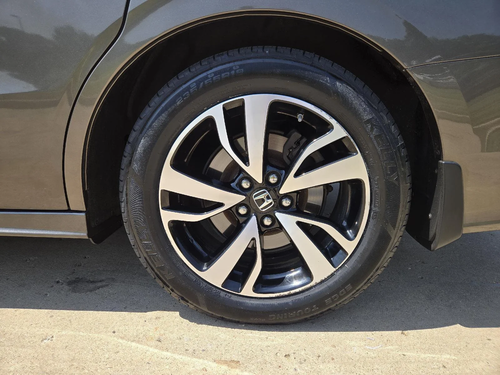 Used 2020 Pacific Pewter Metallic Honda Elite image 11