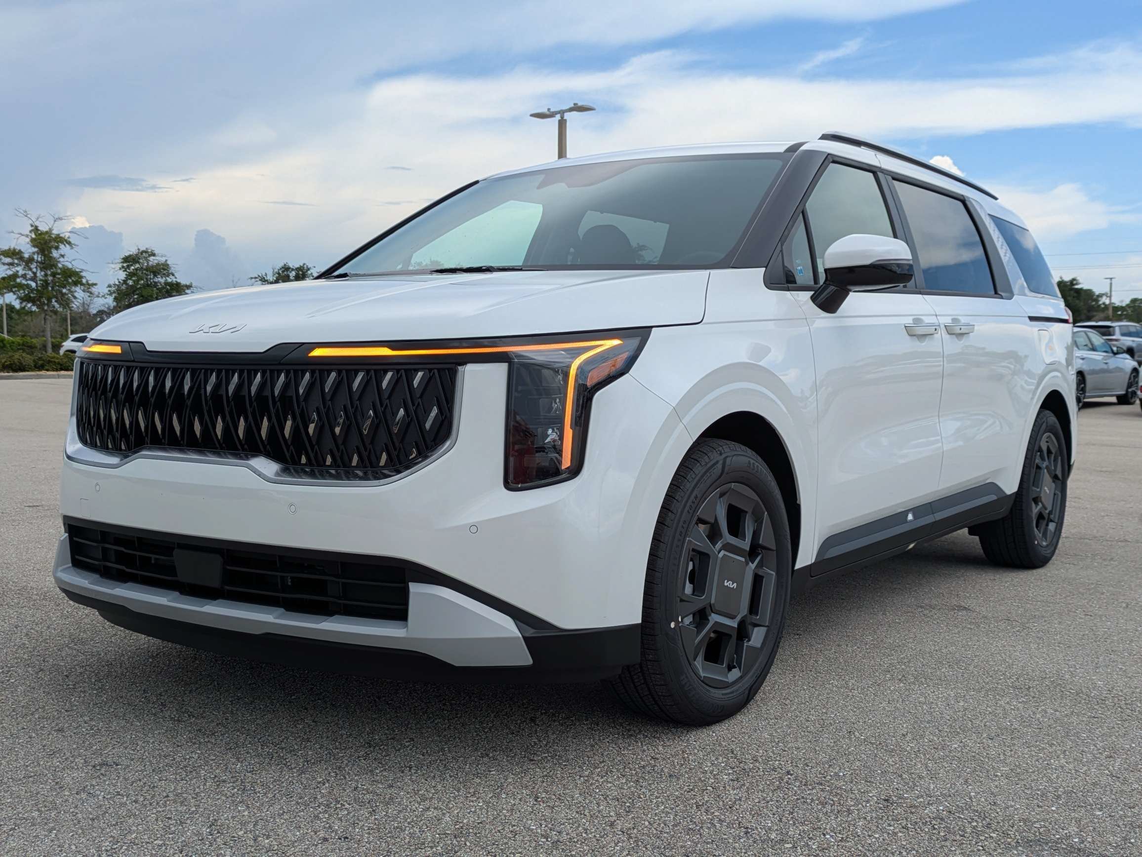 New 2026 Snow White Pearl Kia EX image 8