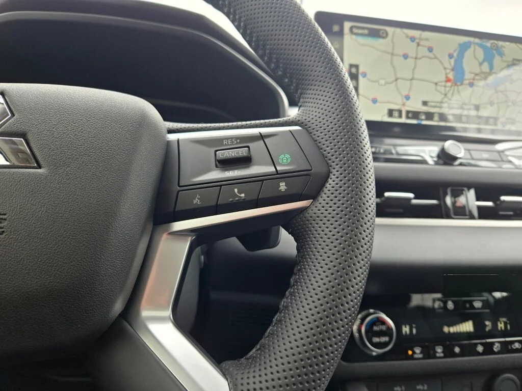 New 2026 White Mitsubishi SE image 29