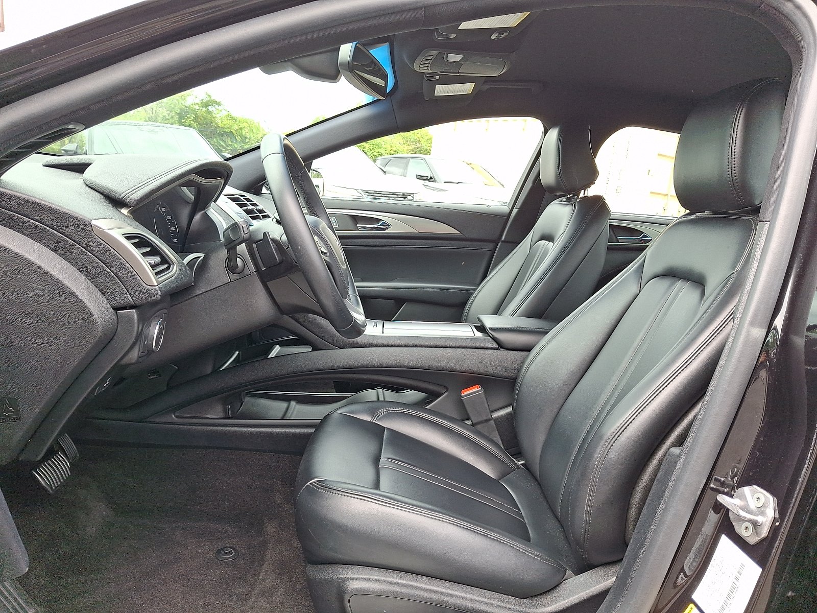 Used 2020 Infinite Black Metallic - UM Lincoln Standard image 13