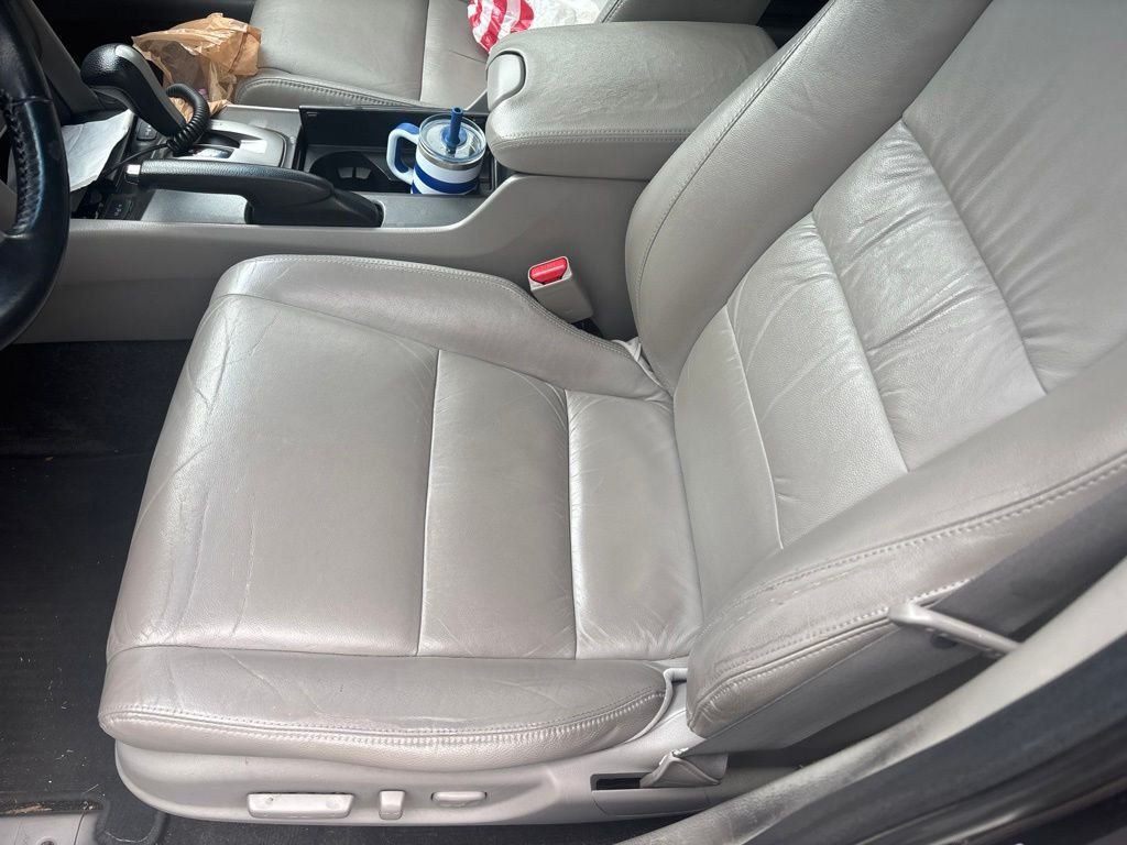 Used 2011 Polished Metal Metallic Honda EX-L image 9