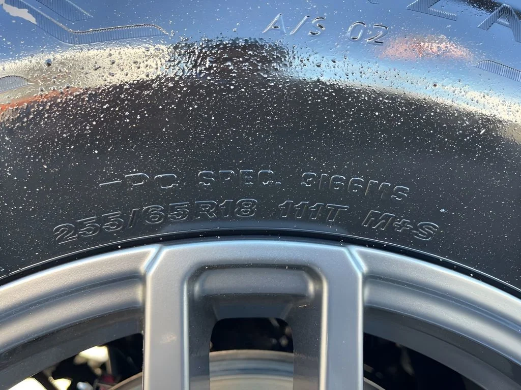 Used 2025 Summit White GMC Elevation image 36