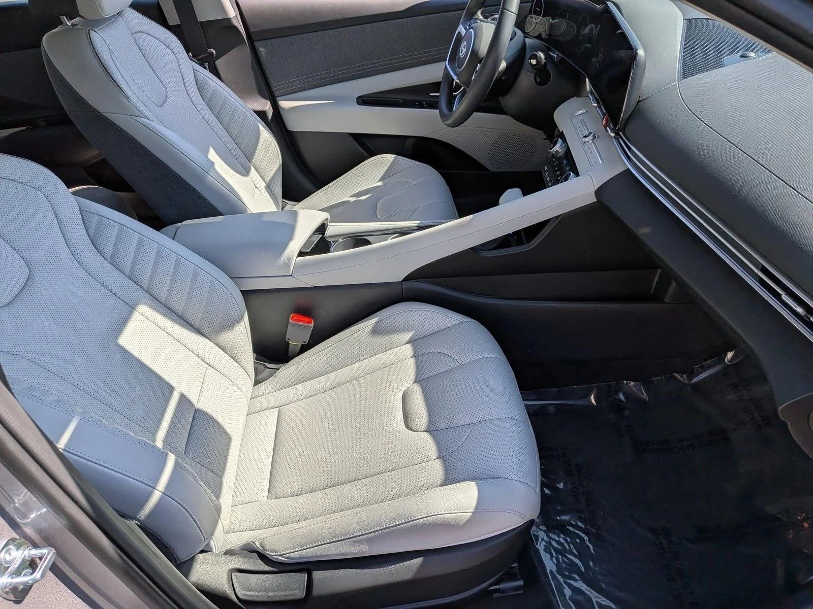 Used 2025 Fluid Metal Hyundai Limited image 20