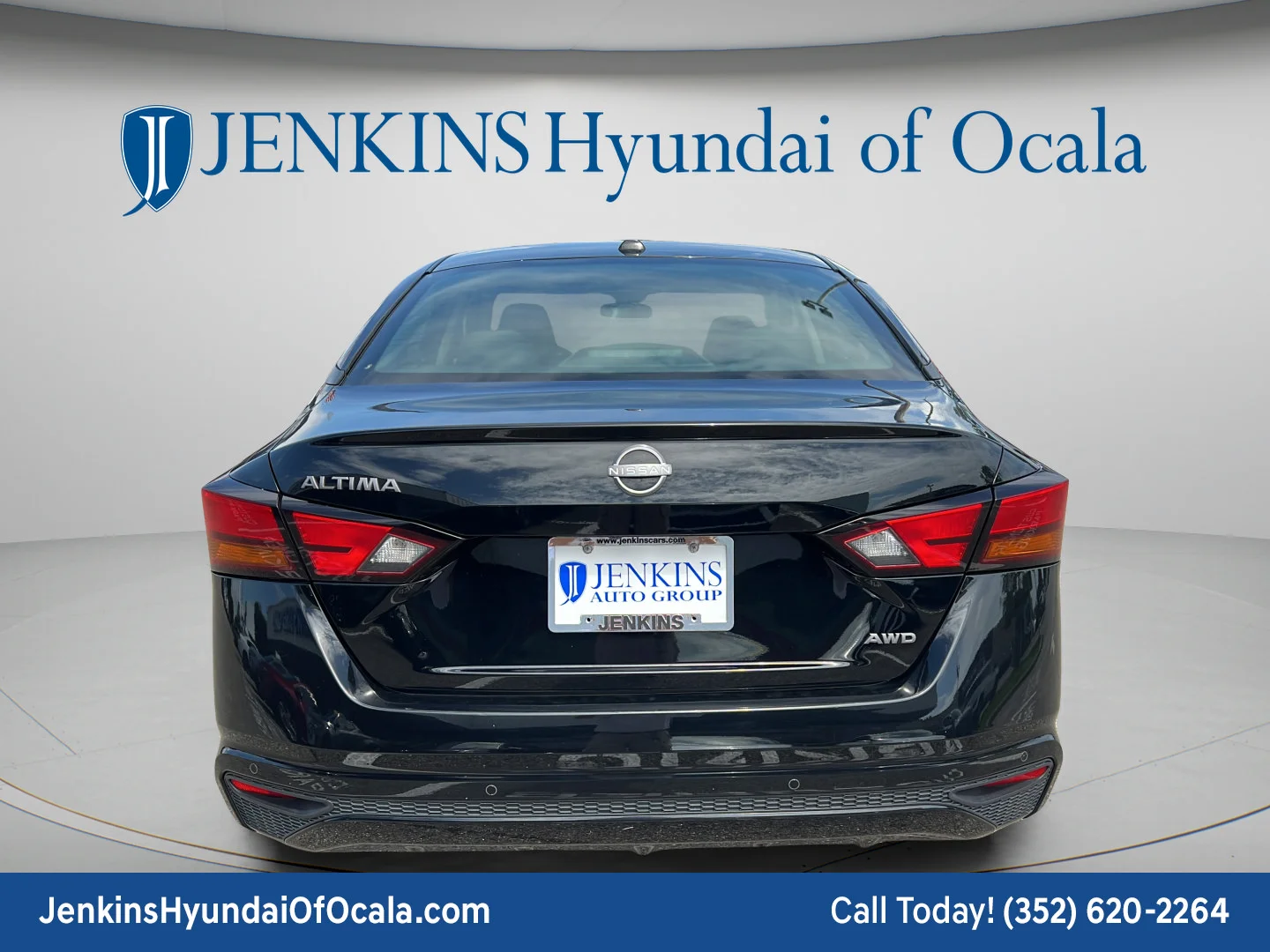 Used 2025 Super Black Nissan SV image 4