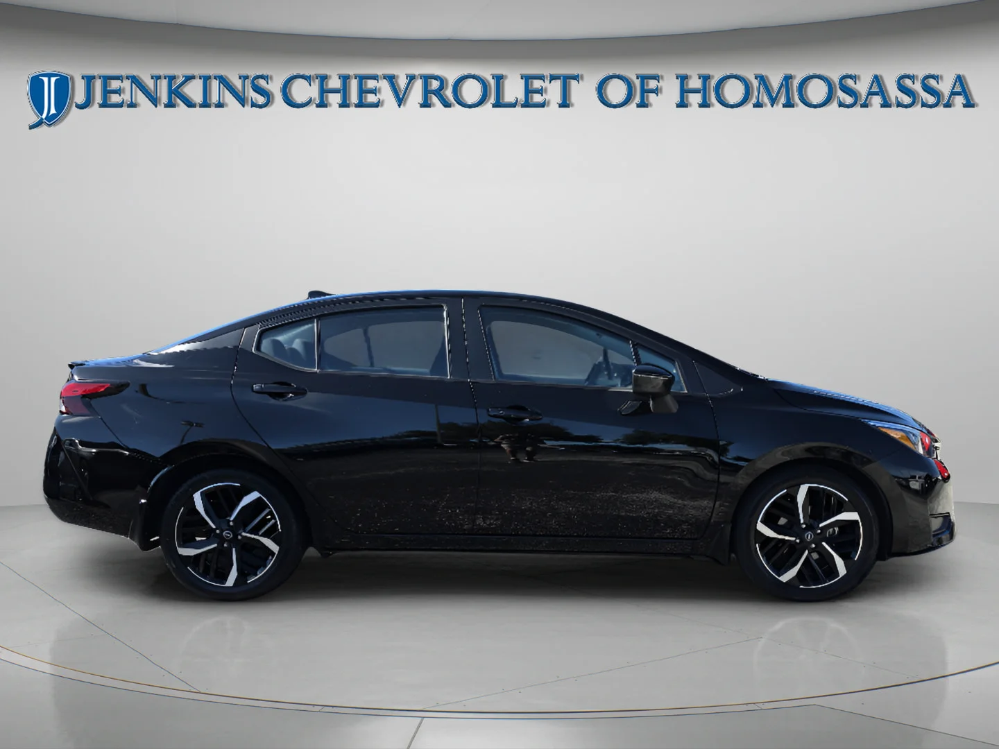 Used 2025 Super Black Nissan SR image 3
