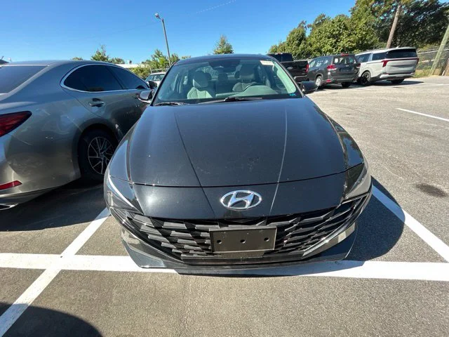 Used 2023 Black Hyundai Limited image 2