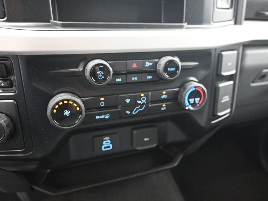 New 2026 Oxford White Ford XLT image 15