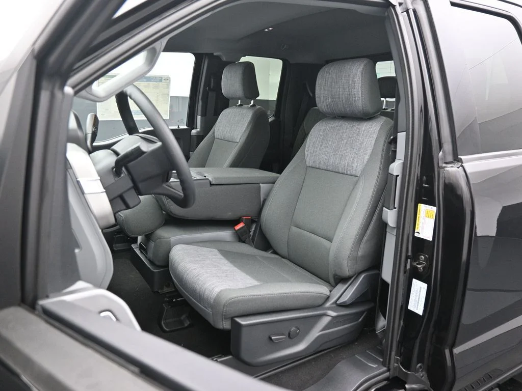 New 2026 Agate Black Metallic Ford XLT image 8