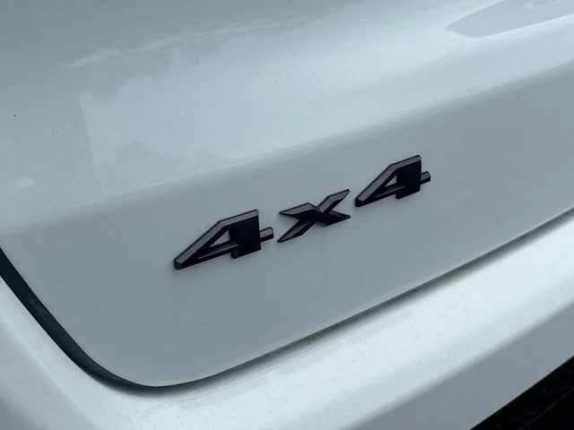 New 2026 Bright White Clearcoat Jeep Latitude image 22