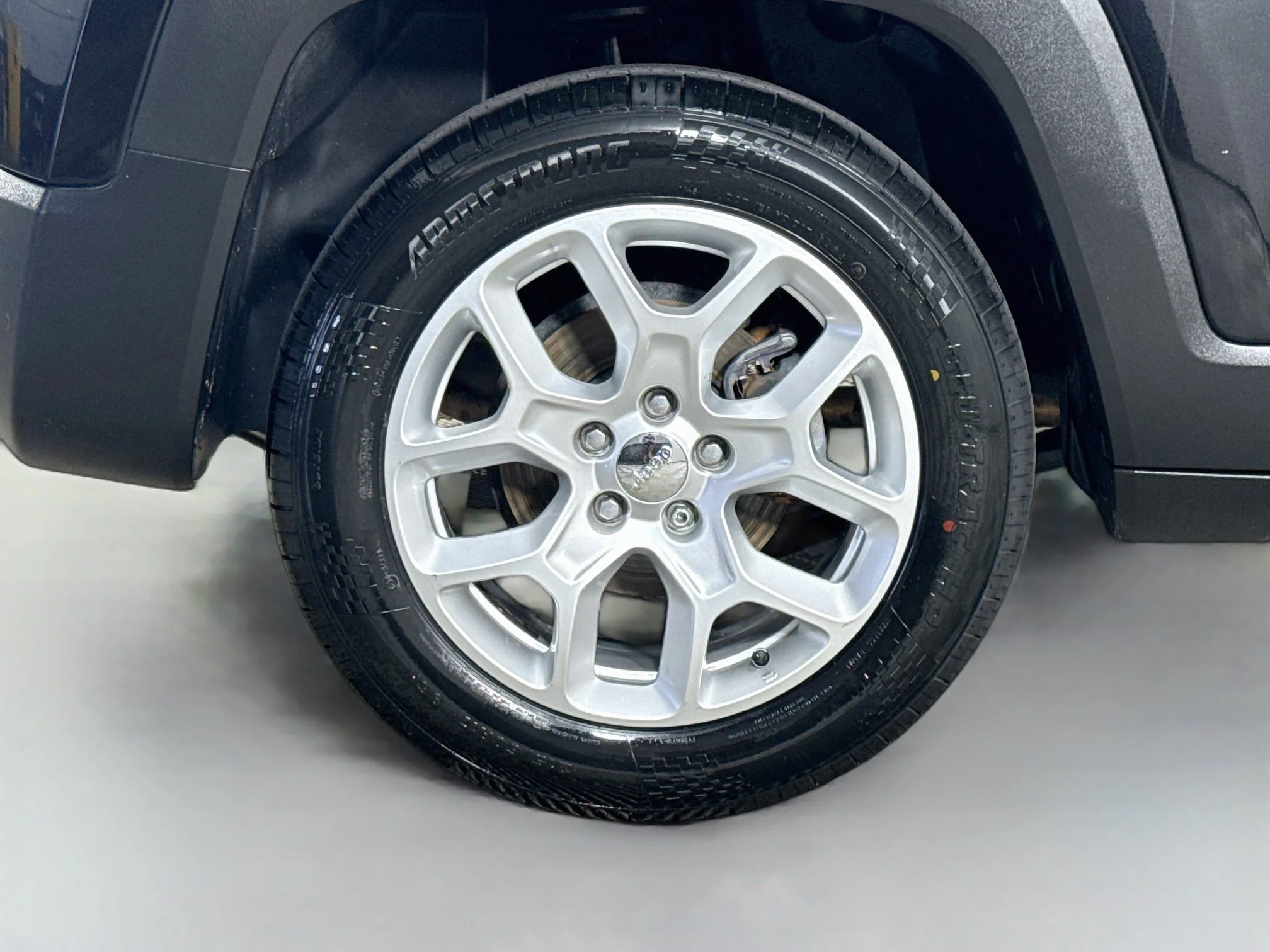 Used 2018 Black Jeep Latitude image 29