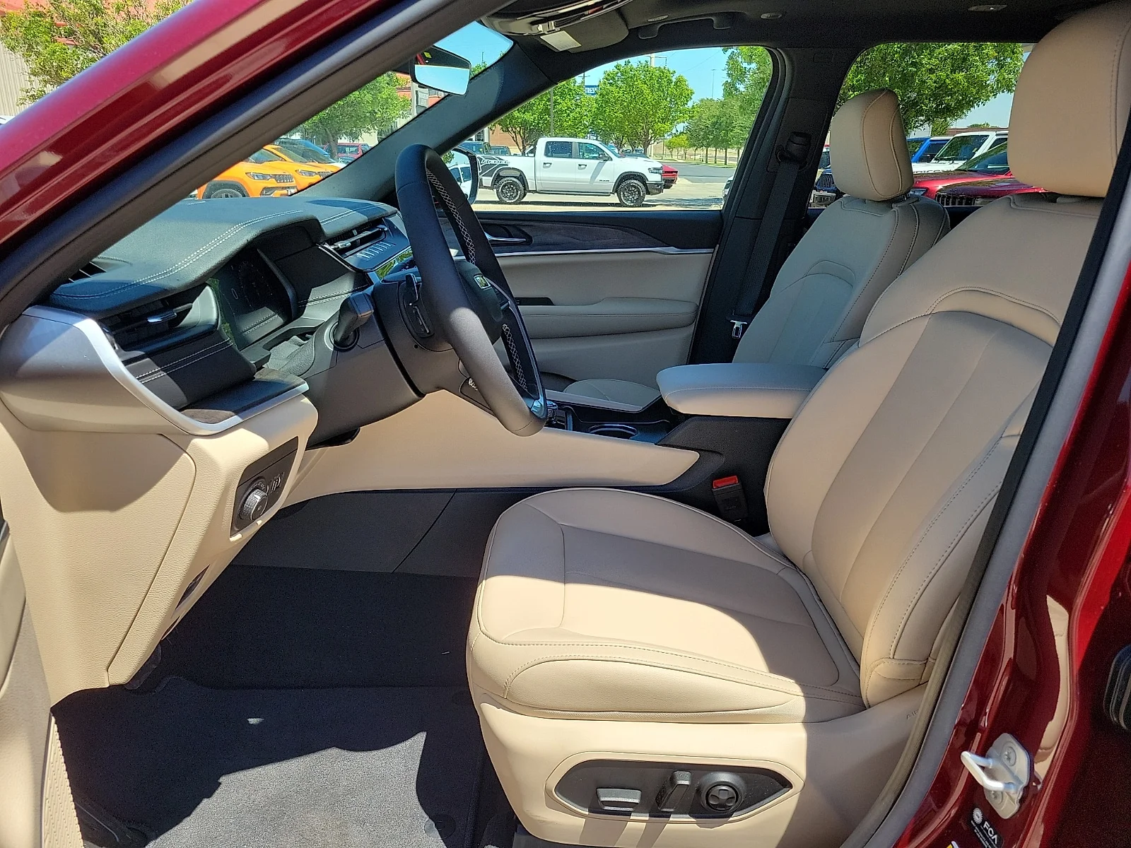 New 2026 Velvet Red Pearlcoat Jeep L LIMITED 4X4 image 12