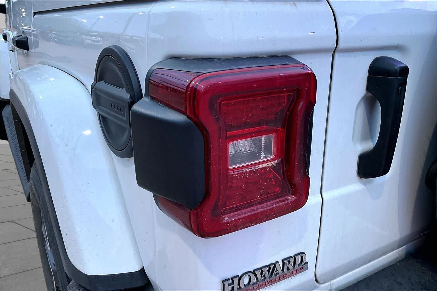 Used 2024 Bright White Clearcoat Jeep Sahara image 27