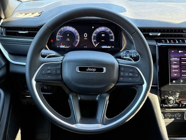 New 2025 Silver Zynith Exterior Paint Jeep Laredo image 16