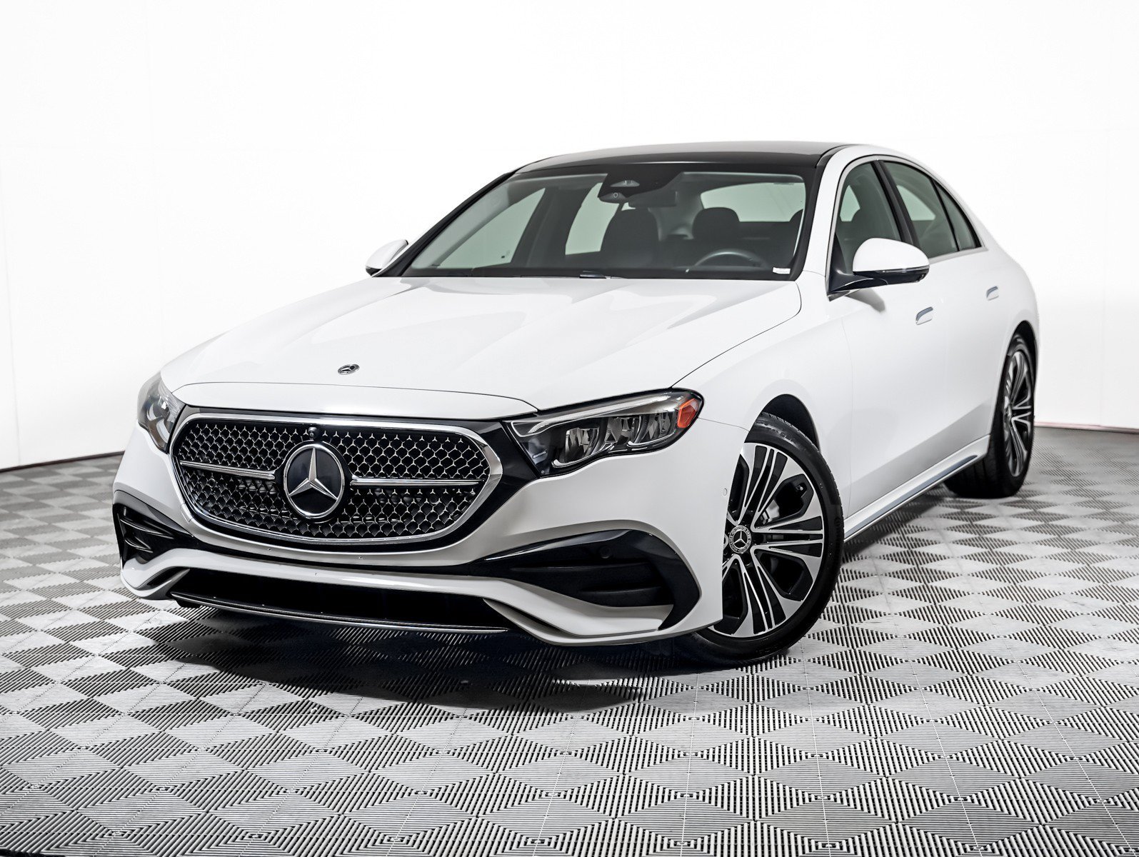 Certified Used 2026 Polar White Mercedes-Benz E 350 RWD Sedan image 1