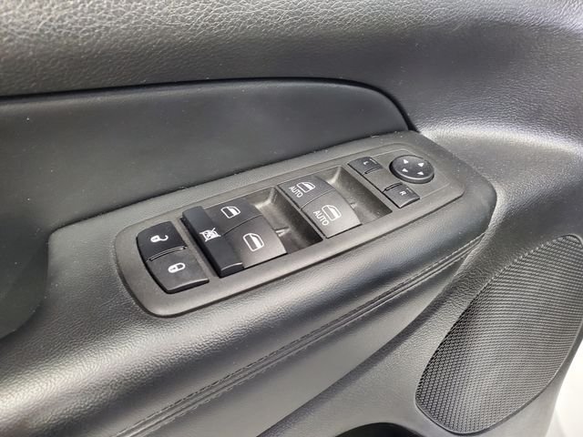 Used 2022 White Jeep Laredo E image 12