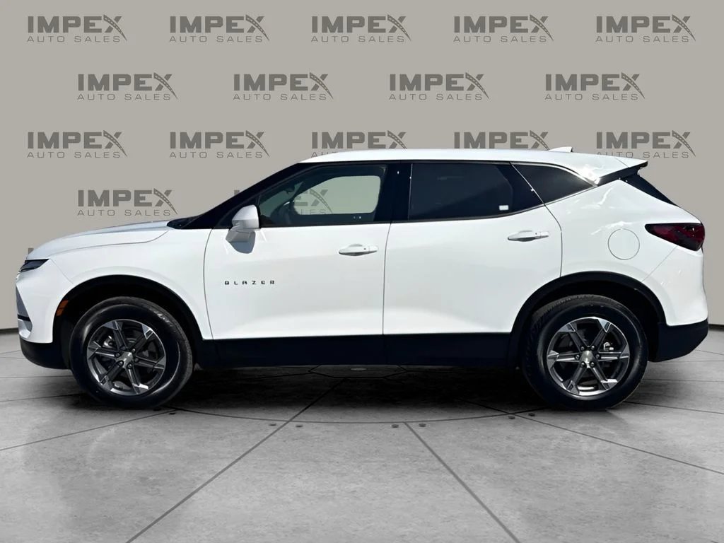 Used 2025 White Chevrolet LT image 2