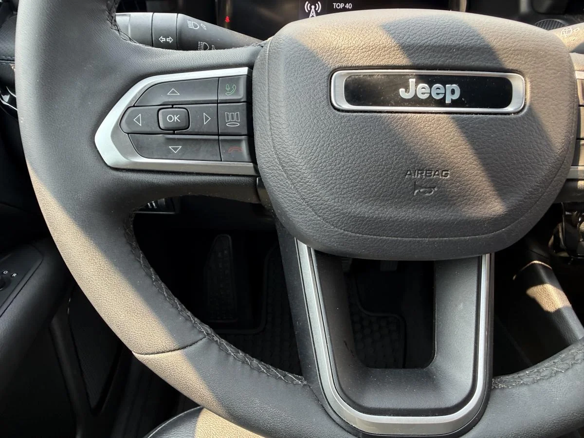 Used 2025 Black Jeep High Altitude image 29