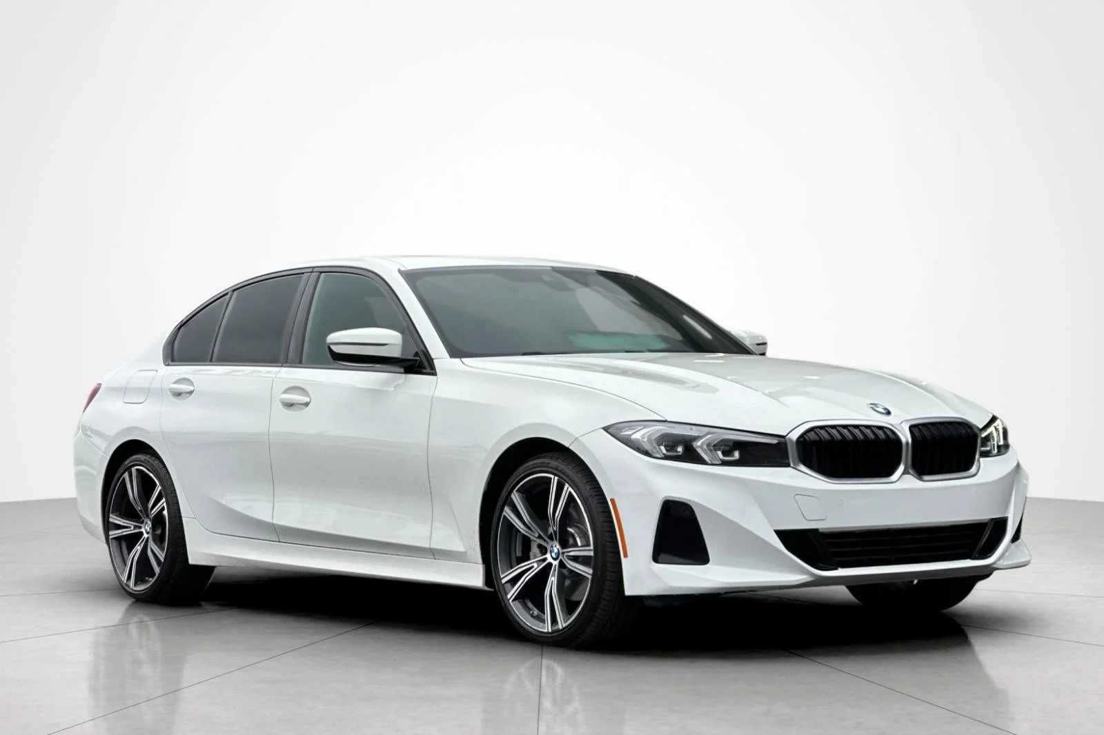 Used 2023 Alpine White BMW 330i image 7