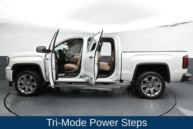 Used 2018 White GMC Denali image 36
