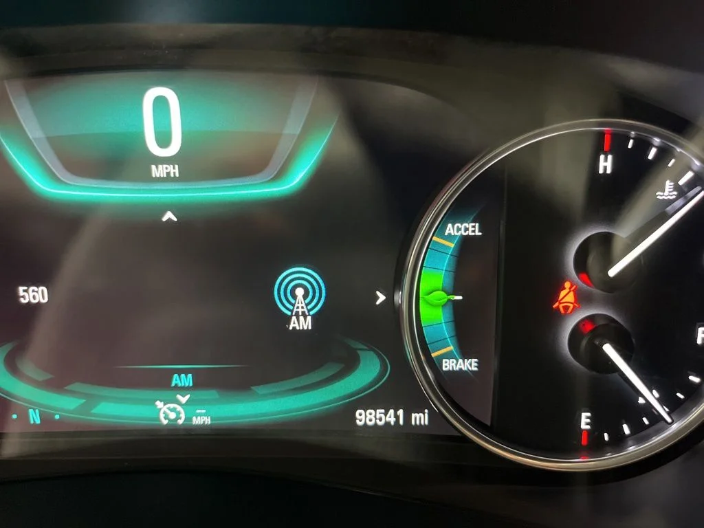 Used 2019 Pepperdust Metallic Buick Essence image 19