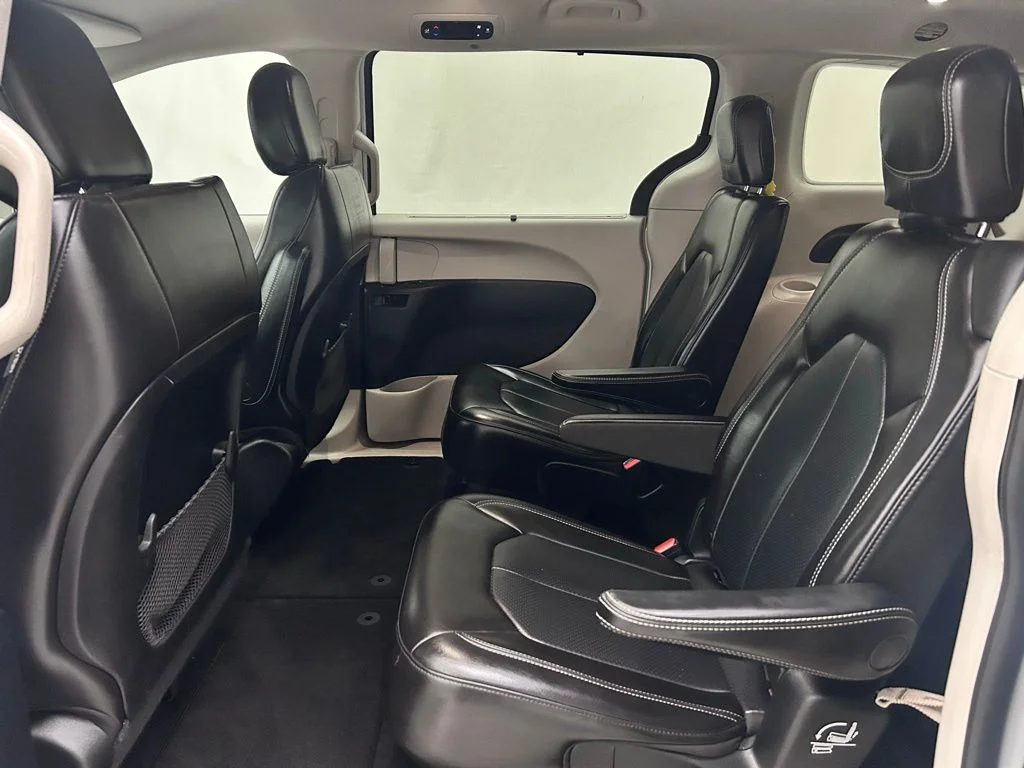 Used 2021 White Chrysler LXI image 13