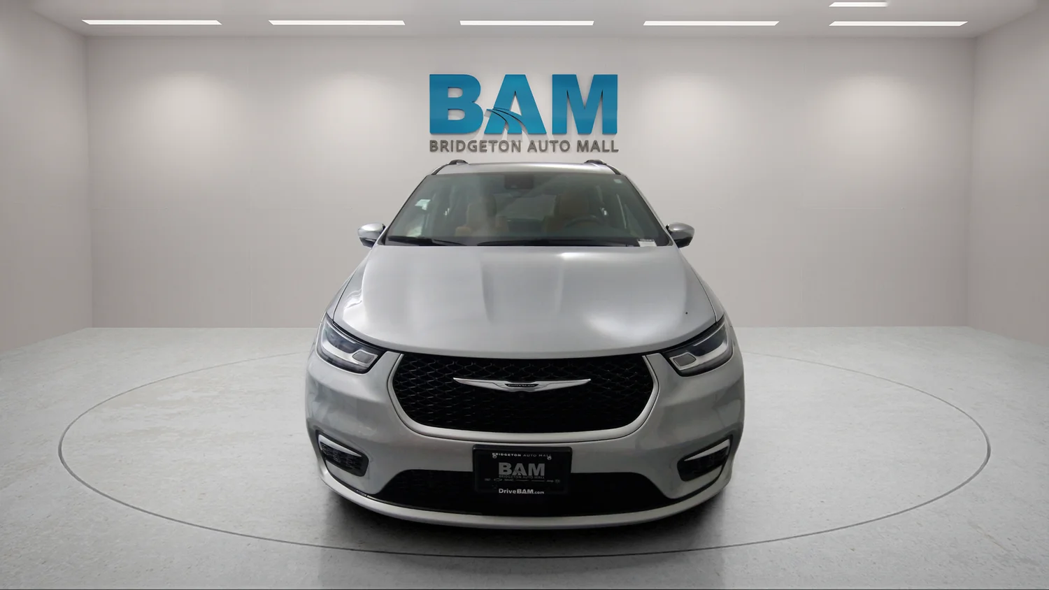 Used 2023 Silver Chrysler Pinnacle image 31