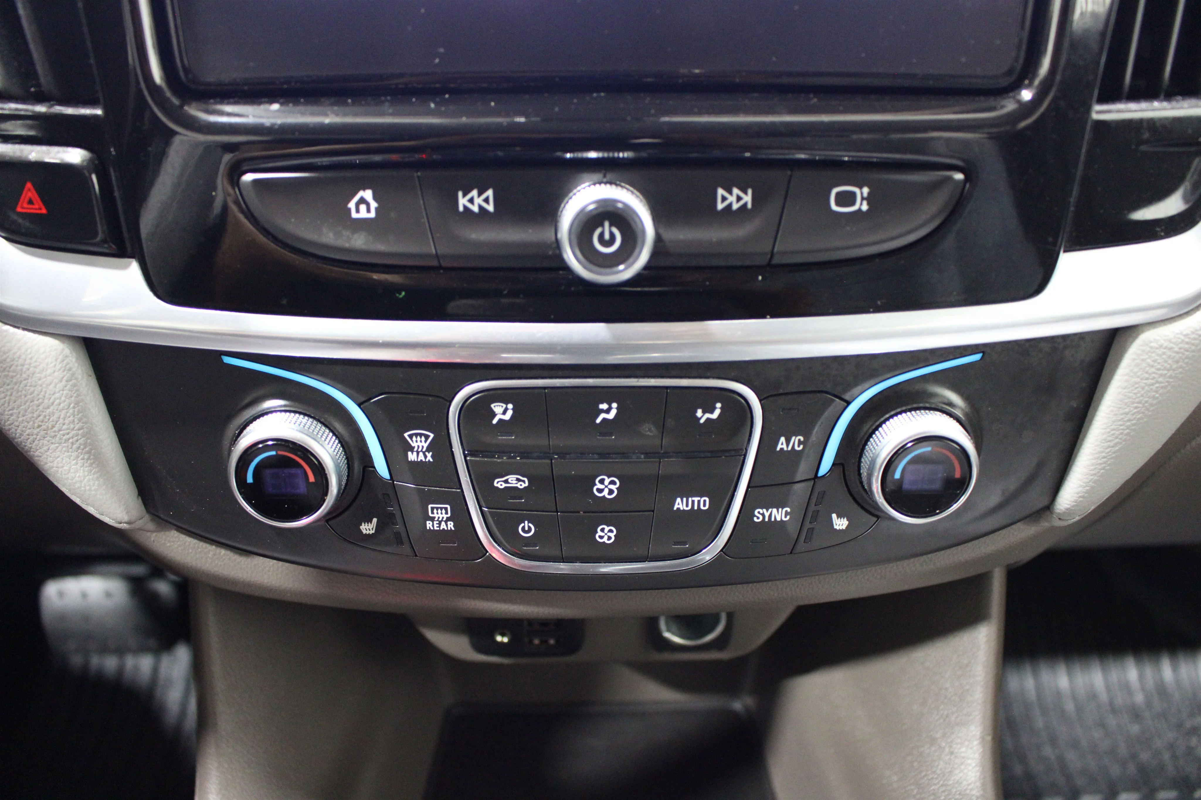 2020 Chevrolet Traverse 3LT - Photo 16