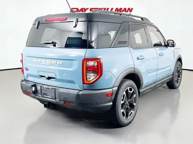 Used 2021 Blue Ford Outer Banks image 7