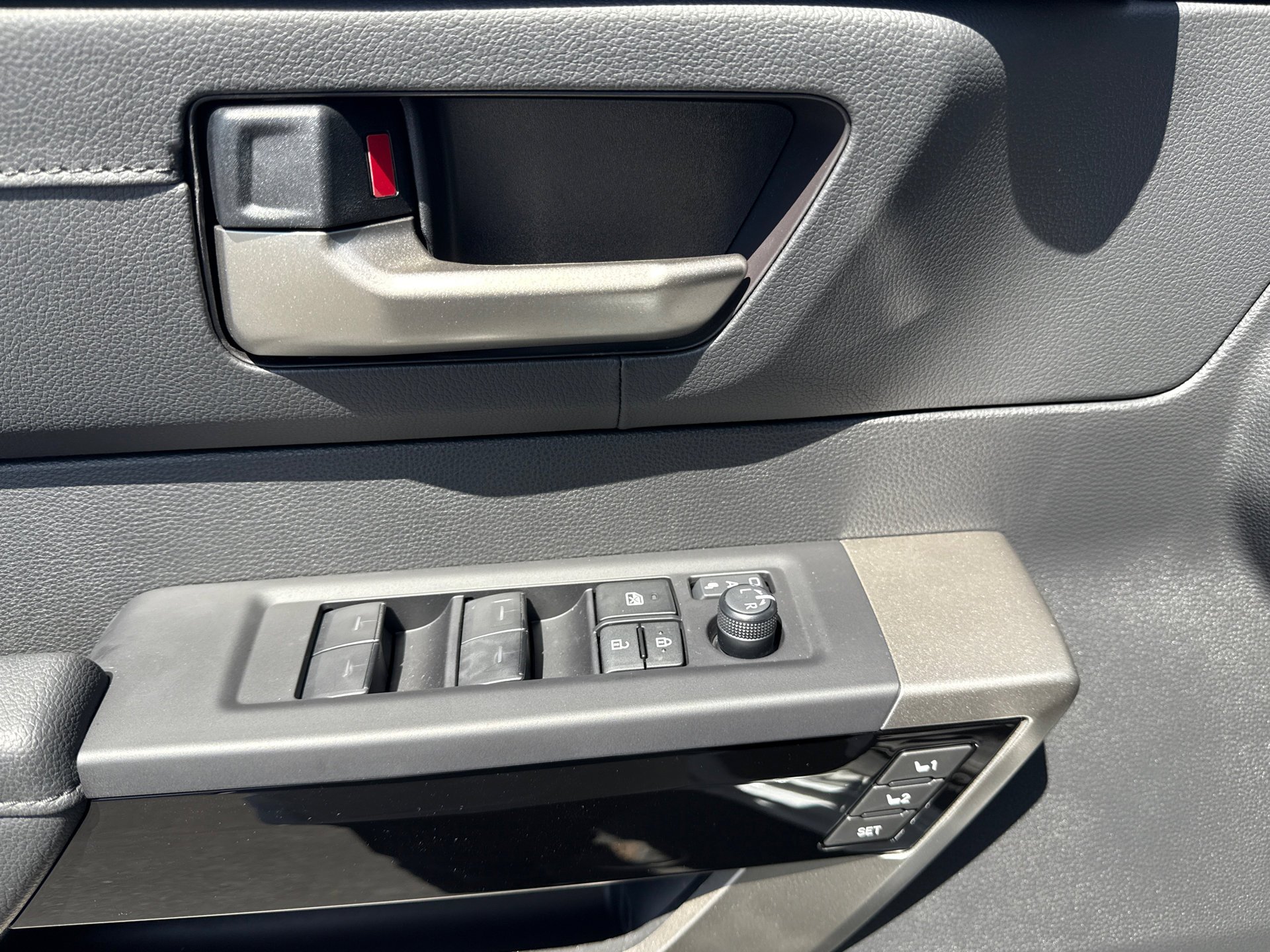 2025 Toyota Tundra Limited - Photo 24