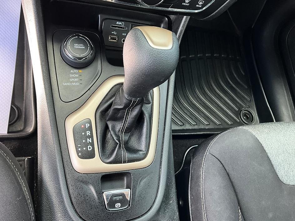 Used 2014 Black Jeep Latitude image 22