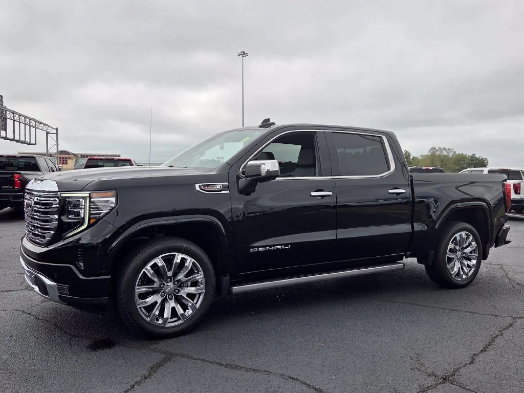 Used 2024 Onyx Black GMC Denali image 3