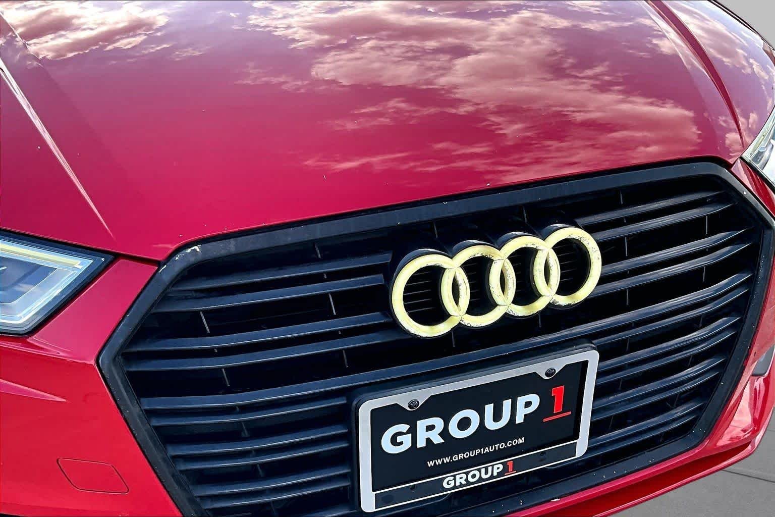 Used 2018 Tango Red Metallic/Black Roof Audi Premium image 28