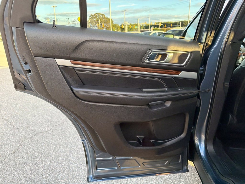 Used 2018 Blue Metallic Ford Limited image 16