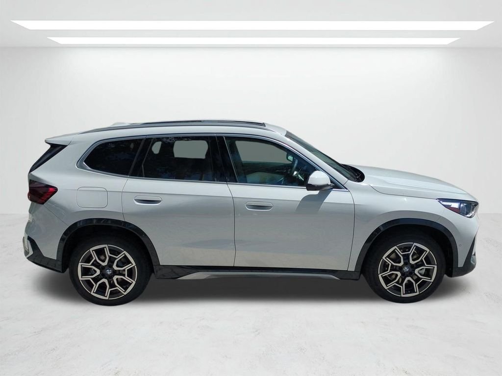 New 2027 Alpine White BMW xDrive28i image 3