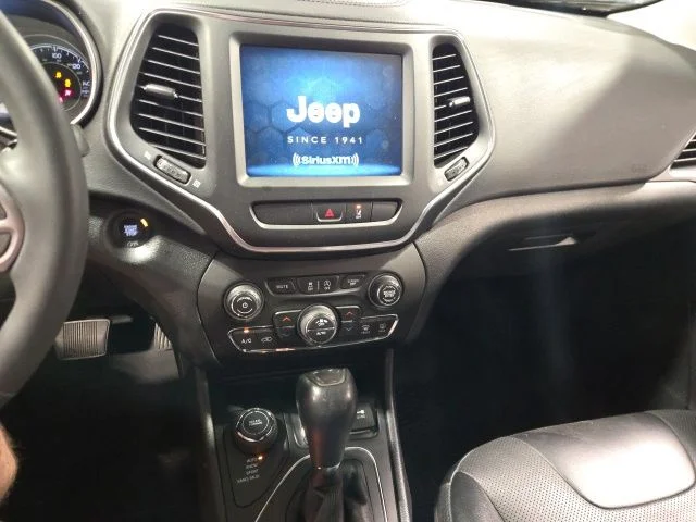 Used 2022 Red Jeep Latitude Lux image 15