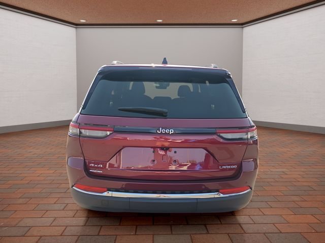 Used 2023 Velvet Jeep Laredo image 28