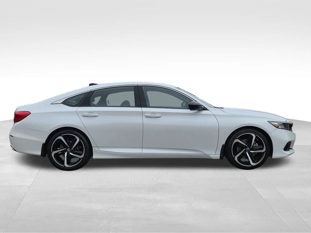 Used 2022  Honda Sport image 5