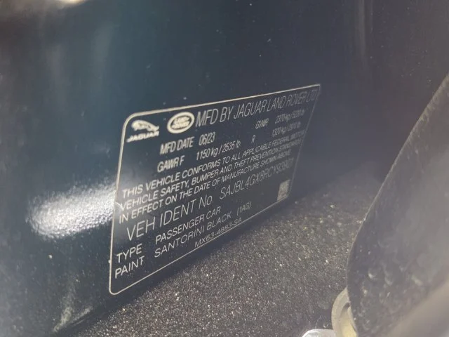 Used 2024 Black Jaguar R-Dynamic SE image 18