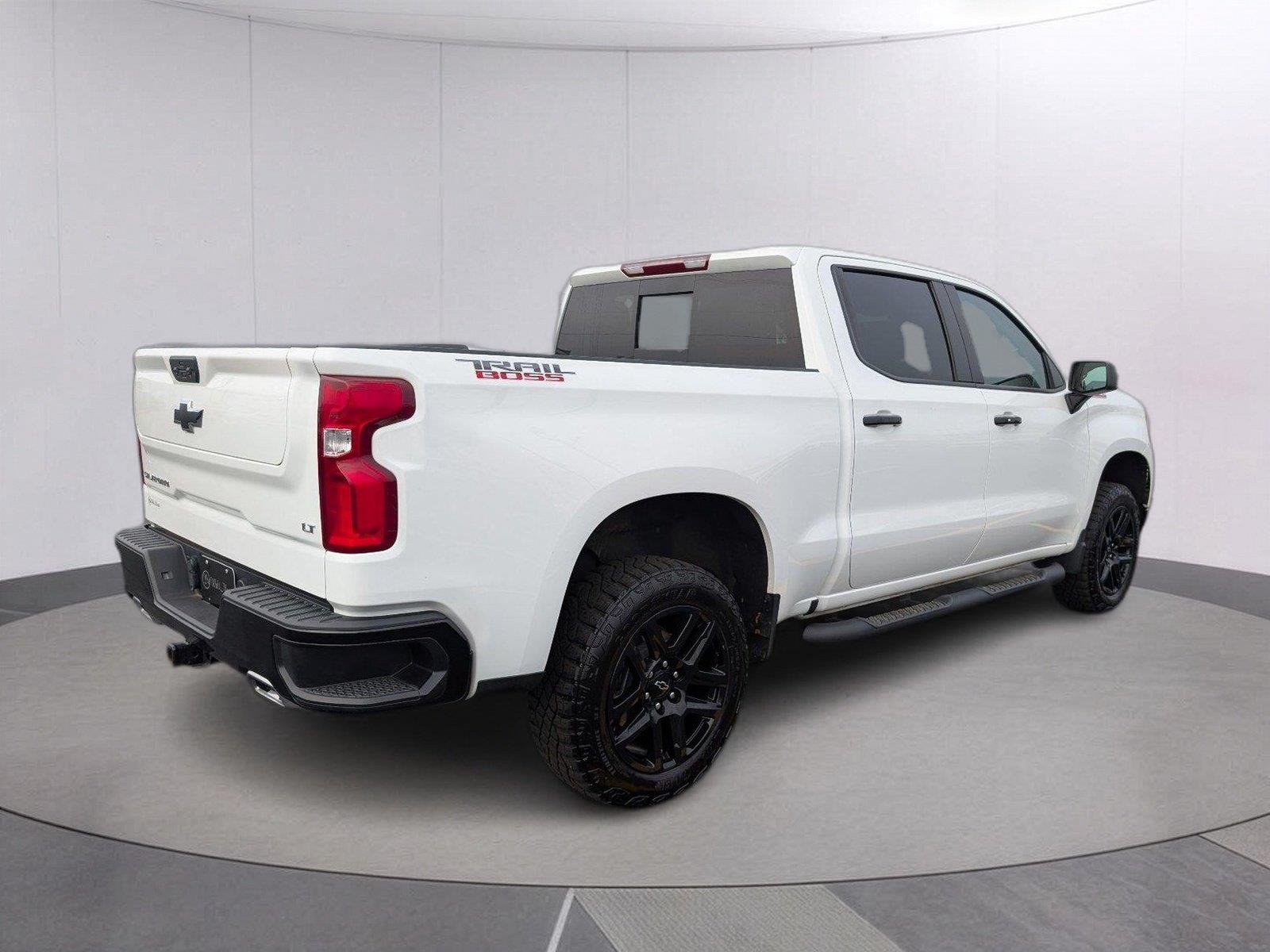 Used 2025 Summit White Chevrolet LT Trail Boss image 7