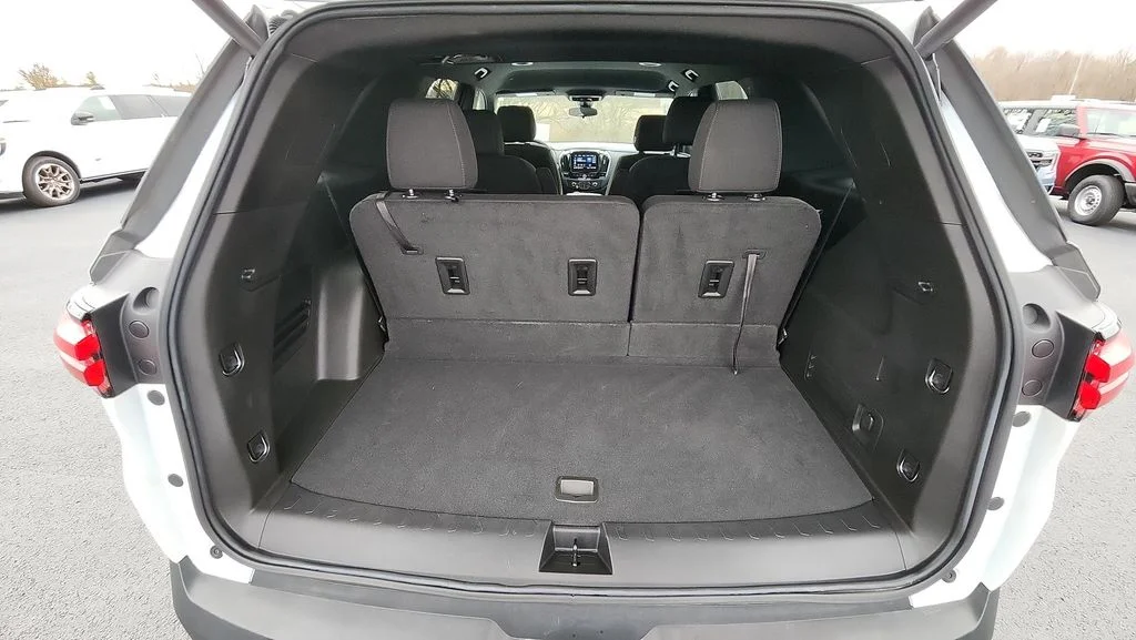 Used 2023 White Chevrolet LT image 28