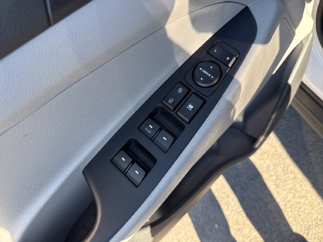 Used 2016 White Hyundai SE image 11